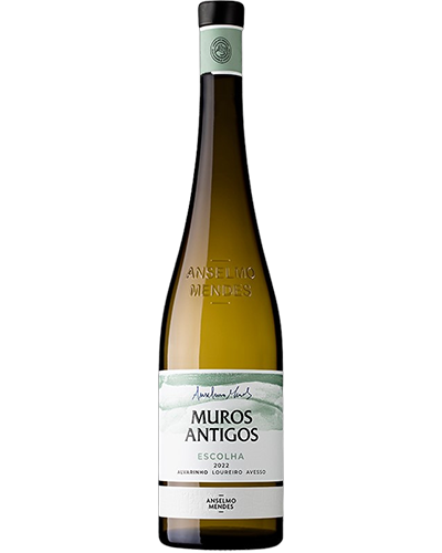 Anselmo Mendes Muros Antigos Escolha 2023 wine bottle shot